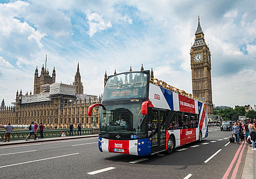 巴士,英国国旗,威斯敏斯特桥,威斯敏斯特宫,议会大厦,大本钟,威斯敏斯特,伦敦,英格兰,英国,欧洲