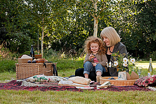 诺丁汉郡,英国,祖母,幼儿,享受,夏末,家庭,野餐