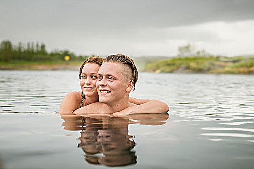 年轻,情侣,侧视,秘密,泻湖,温泉,冰岛