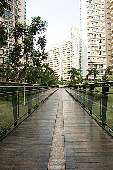 步行桥,公寓住宅区,公园