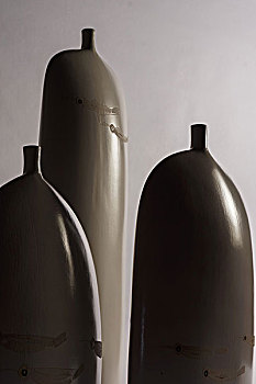 白釉陶瓷飞鸟瓶