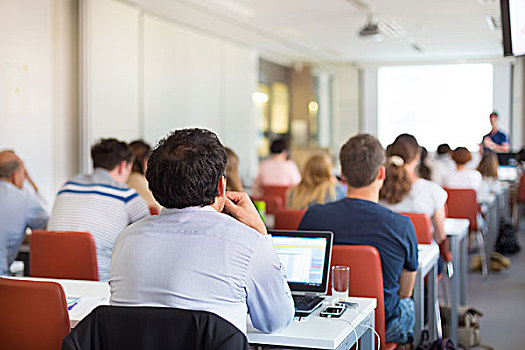 讲演,大学