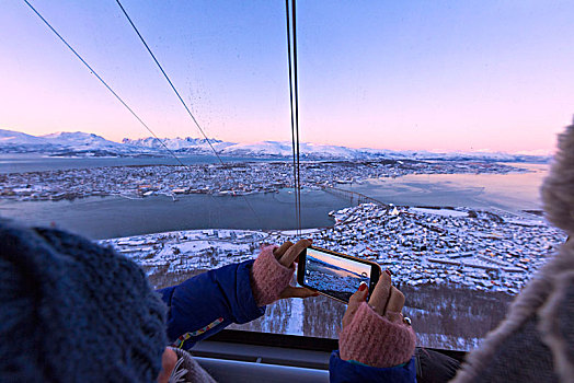 游客,智能手机,缆车,特罗姆斯,挪威