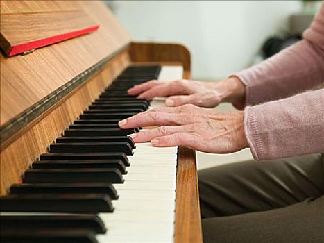老年,女人,演奏,钢琴