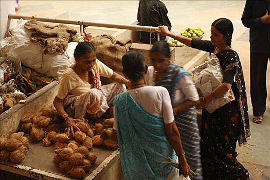 女人,纱丽,椰子,站立,市场,果阿,印度
