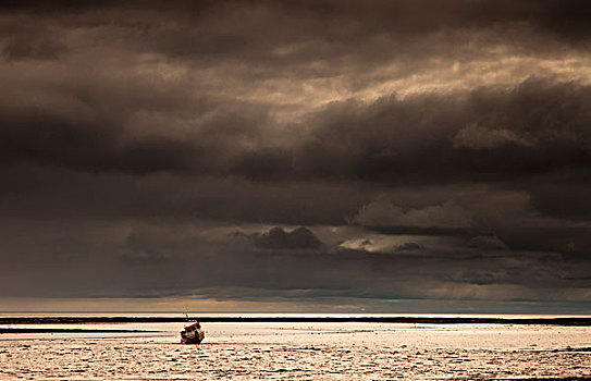 渔船,室外,水,暗色,乌云,诺森伯兰郡,英格兰