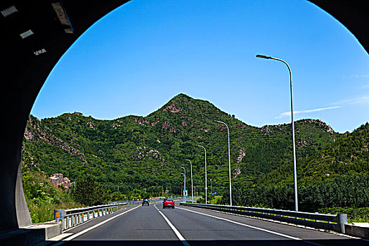 高速公路的隧道