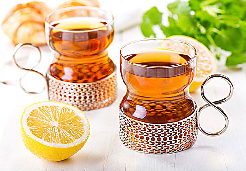 玻璃杯,茶,柠檬,木桌子