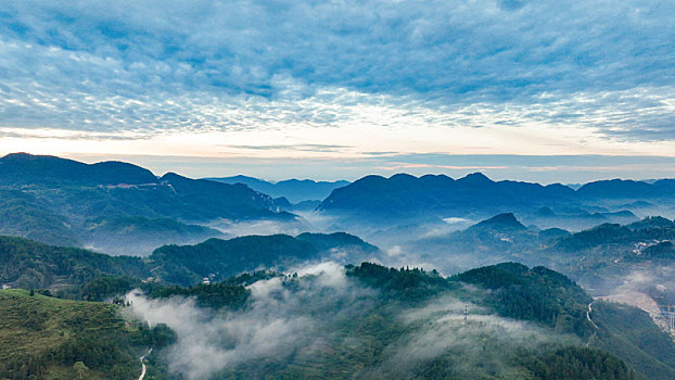 重庆酉阳,秋后山岚扮靓乡村