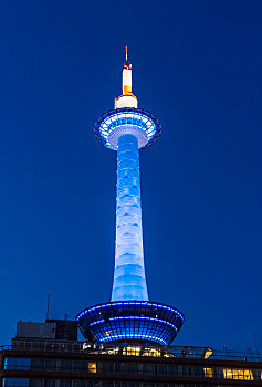夜色中的日本京都电视塔