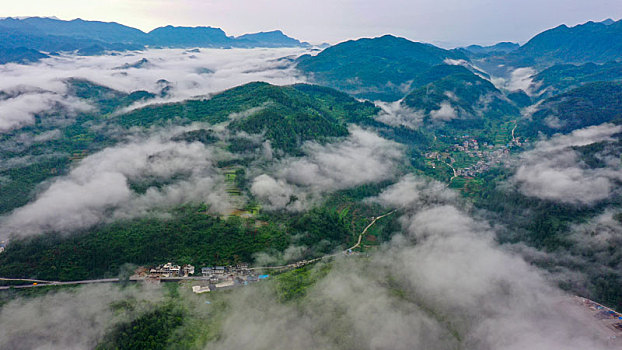 重庆酉阳乡村清晨雾景美如仙界