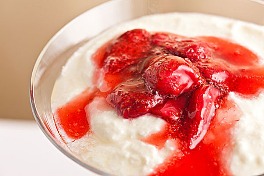 夹心点心,草莓,酸奶,布丁