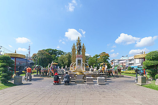 泰国清莱市中心三王纪念碑,孟莱王纪念碑