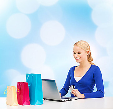 圣诞节,圣诞,网上购物,概念,微笑,女人,购物袋,笔记本电脑,信用卡
