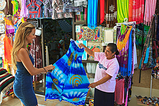 女人,看,连衣裙,市区,店,北下加利福尼亚州,墨西哥