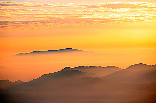 山峦,山顶,远景