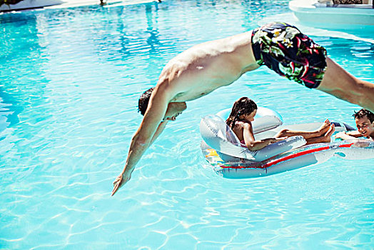 男人,跳水,游泳池,孩子,漂浮,褥垫,背景