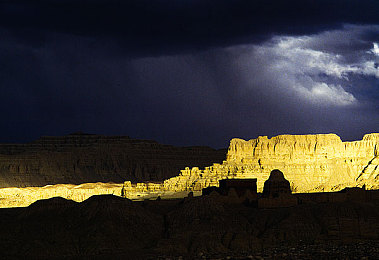 西藏夜景图片
