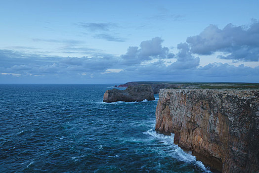 葡萄牙阿尔加维海岸线,葡萄牙南部最西端圣维森特角海洋风景