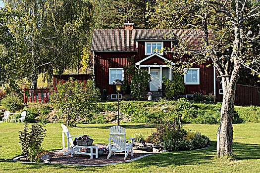 白色,户外椅,砾石,平台,晴朗,花园,郊区住宅,木质,涂绘,红色,背景
