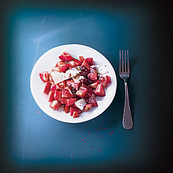 草莓,番茄沙拉,巴尔马干酪