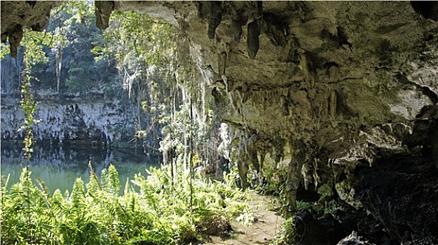 多米尼加,洞穴