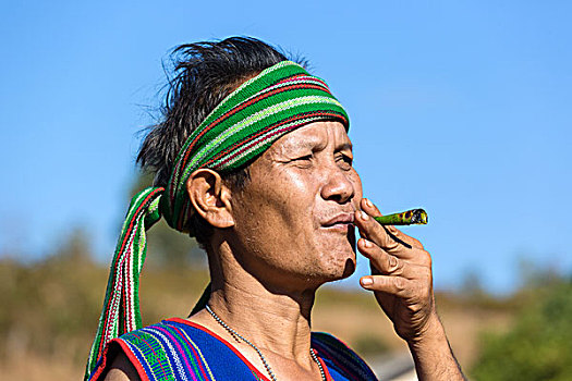 男人,传统服装,抽雪茄,部落,少数民族,省,柬埔寨,亚洲
