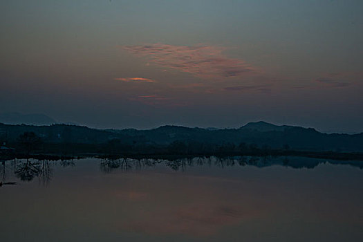 山,丹霞,晚霞,蓝天,黄昏,山脉,驴友,河流,地质公园,丹霞地貌,灌木,树,草,倒影,素材,平面设计