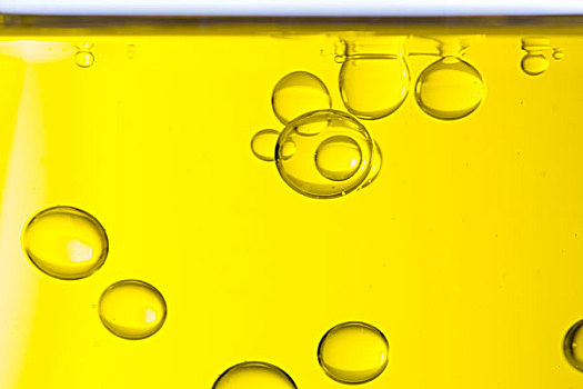 橄榄油和水的组合,油滴