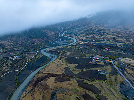 航拍四川甘孜甲根坝乡