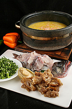 小米煮桂鱼鲍鱼海参