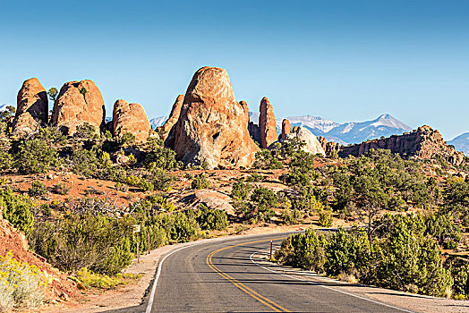 道路,岩石构造,拱门国家公园,落基山脉,后面,犹他,美国,北美