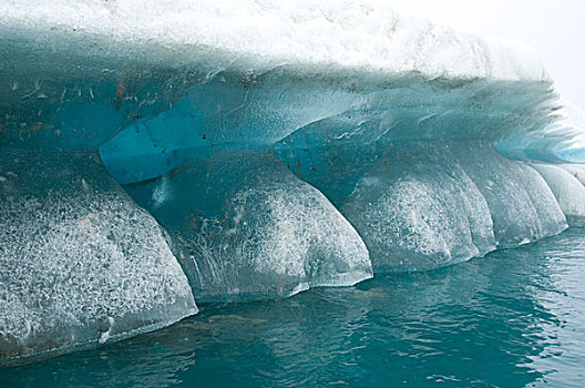 挪威,斯瓦尔巴群岛,斯匹次卑尔根岛,特写,蓝色,结冰,冰山,漂浮,海岸
