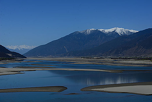 尼洋河风光