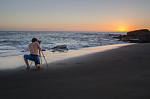少男,照相,桌子,石头,海滩,拉古纳海滩,加利福尼亚,美国