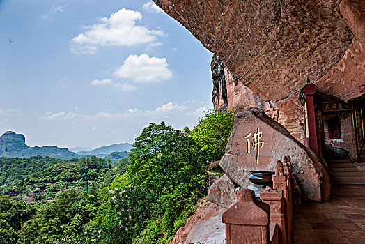 广东韶关丹霞山中国红石公园锦石岩寺院