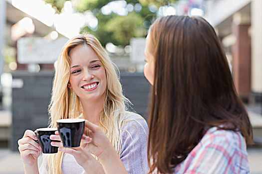 高兴,女人,朋友,交谈,一起,户外,咖啡