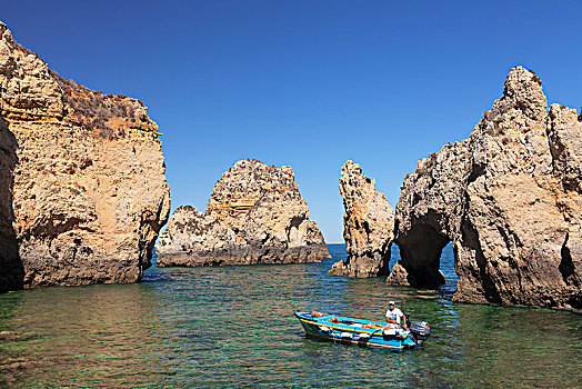 摩托艇,正面,崎岖,悬崖,怪诞,岩石构造,靠近,拉各斯,阿尔加维,葡萄牙,欧洲