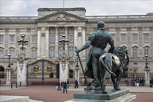 铜像,一个,男人,狮子,游客,正面,白金汉宫,伦敦,英格兰,英国,欧洲