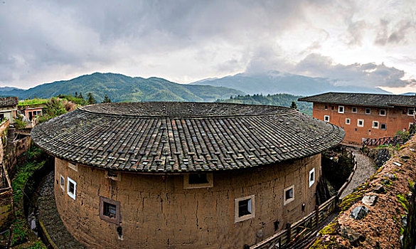 福建漳州南靖最奇特的土楼,田螺坑土楼群