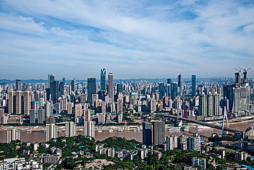2047年重庆市南岸区南山一棵观景平台上俯瞰重庆渝中区