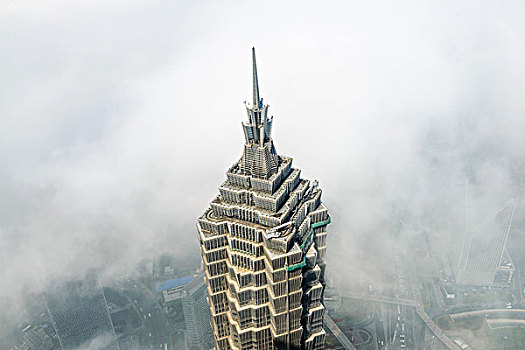 上海金茂大厦雾天