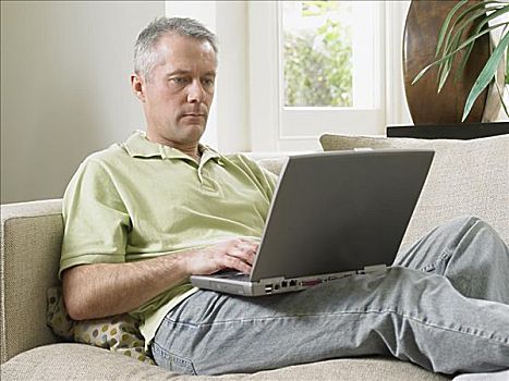 男人,笔记本电脑,沙发