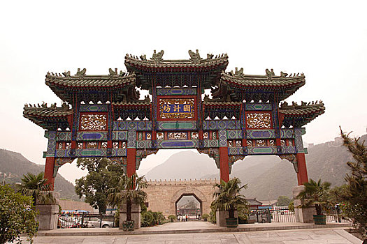 中国八达岭长城的入口处的牌坊国计坊