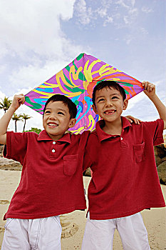 两个男孩,站立,拿着,风筝