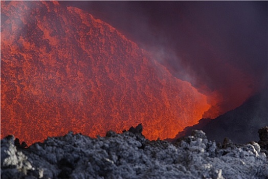 埃特纳火山,火山岩