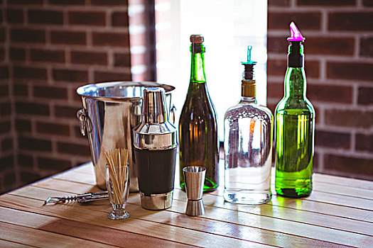 选择,酒,瓶子,桌上,酒吧
