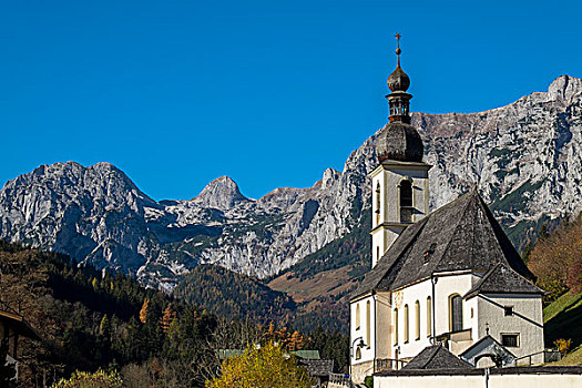 教区教堂,后面,贝希特斯加登阿尔卑斯山,拉姆绍北贝希特斯加登,巴伐利亚,上巴伐利亚,德国,欧洲