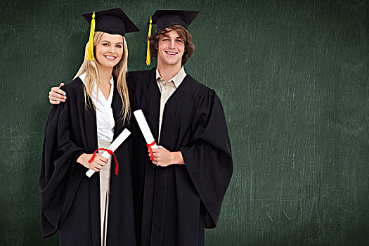 合成效果,图像,两个,学生,毕业,长袍,肩部,绿色,黑板