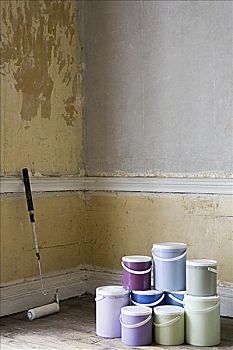 油漆滚,颜料,罐,房间